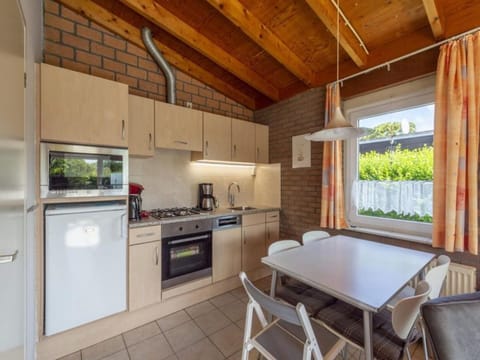 Comfort Bungalow, 3 Bedrooms | Private kitchen | Fridge, microwave, oven, dishwasher