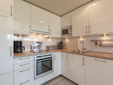 Deluxe Bungalow, 2 Bedrooms | Private kitchen | Fridge, microwave, dishwasher, coffee/tea maker