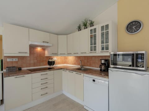 Deluxe Bungalow, 1 Bedroom | Private kitchen | Fridge, microwave, dishwasher, coffee/tea maker