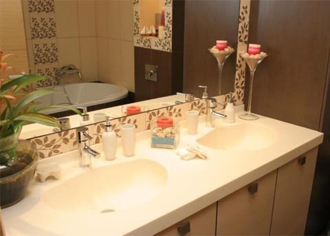 Double Room Single Use | Bathroom sink