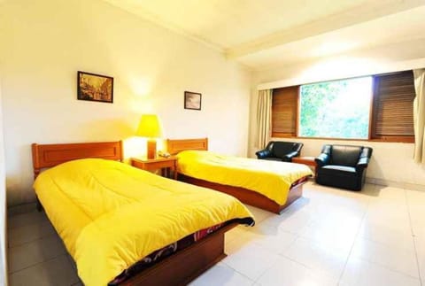 Standard Twin Room | Desk, free WiFi, bed sheets