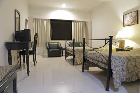 Superior Twin Room | Desk, free WiFi, bed sheets