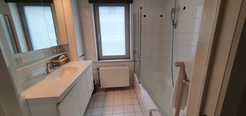 Family Apartment, Non Smoking, Partial Ocean View | Bathroom | Hair dryer, towels, soap, shampoo