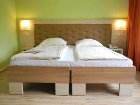 Standard Double or Twin Room | In-room safe, desk, blackout drapes, free cribs/infant beds