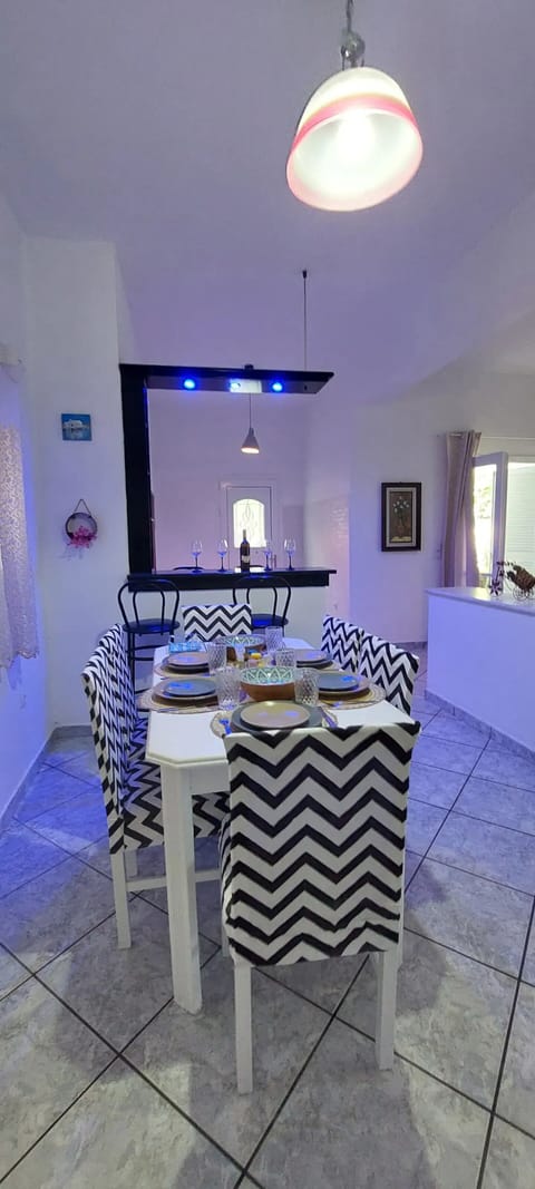 the table to sit and eat