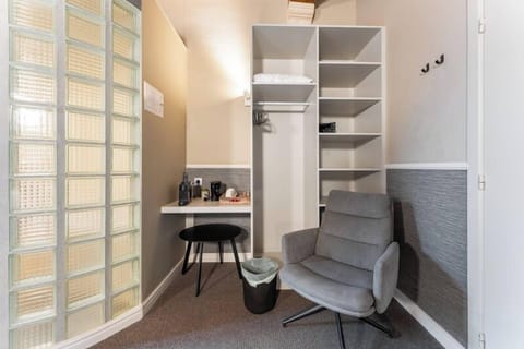 Comfort Triple Room | Iron/ironing board, free cribs/infant beds, free WiFi, bed sheets