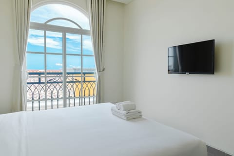 Panoramic Double Room, Ocean View | Desk, laptop workspace, free WiFi