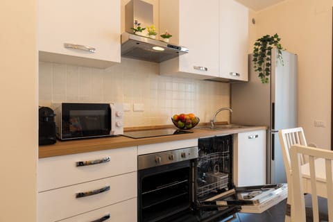 Comfort Apartment | Private kitchen | Fridge, microwave, oven, stovetop