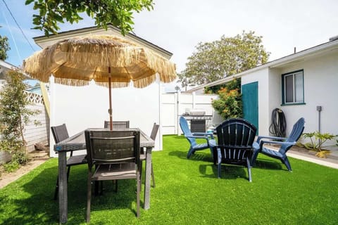 Private outdoor area where you can enjoy San Diego's great weather year round!
BBQ grill and firepit with outdoor dining.
Your own private oasis on our secluded yard space.