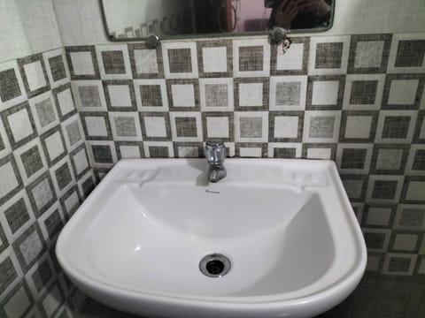 Deluxe Double Room | Bathroom