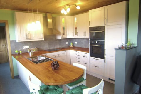 Classic House, 4 Bedrooms | Private kitchen | Fridge, microwave, oven, dishwasher