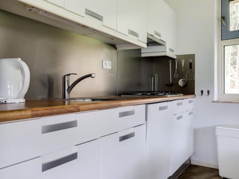 Deluxe House, 3 Bedrooms | Private kitchen | Fridge, microwave, dishwasher, coffee/tea maker