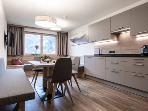 Comfort House, 2 Bedrooms | Private kitchen | Fridge, microwave, oven, dishwasher