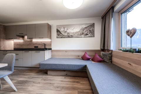 Deluxe House, 2 Bedrooms | Living room