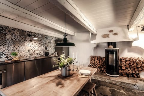 Condo, Balcony | 1 bedroom, premium bedding, iron/ironing board, cribs/infant beds