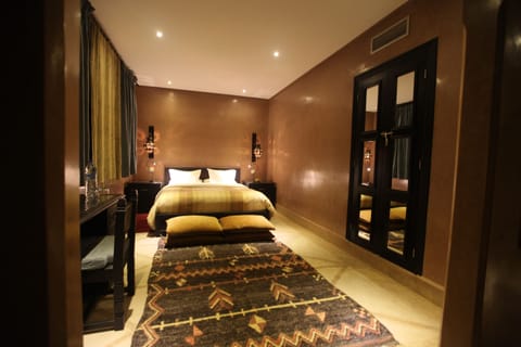 Double Room, Private Bathroom (Ouarzazate) | Egyptian cotton sheets, premium bedding, down comforters, minibar