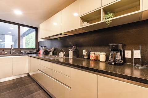 Apartment, 3 Bedrooms | Private kitchen