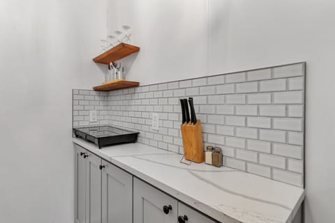 104_Scudder_Ln_Wimberley_TX_78676_USA-Kitchen-IMG_3217