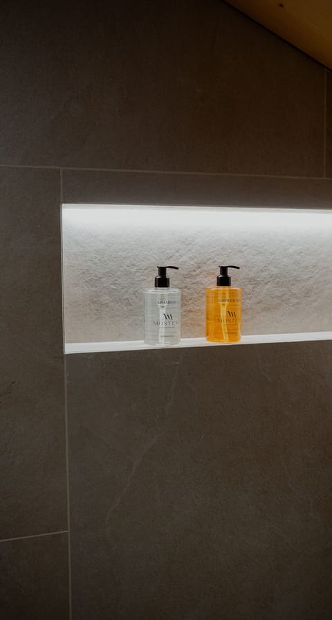 Superior Triple Room | Bathroom | Free toiletries, hair dryer, towels, soap