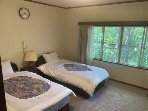 Deluxe Twin Room, Mountain View | Free WiFi, bed sheets