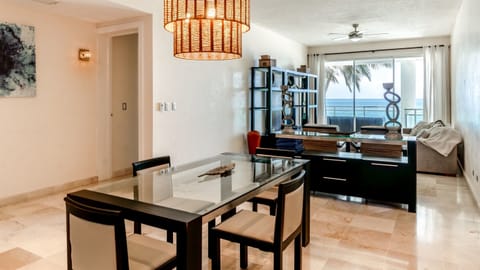 High-speed Starlink keeps you connected while ocean views keep you inspired.