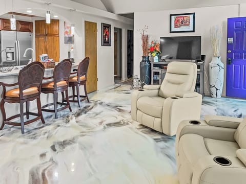 Living Room-Bar Area