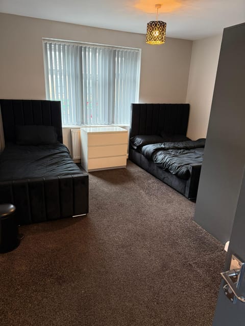 Classic Double Room, Park View | Laptop workspace, iron/ironing board, free WiFi