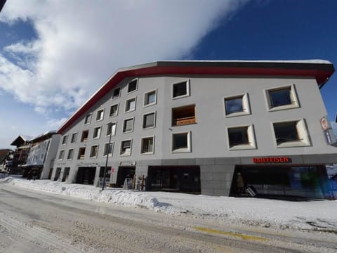 Cloud, Sky, Window, Building, Residential Area, Real Estate, Urban Design, Facade, Door