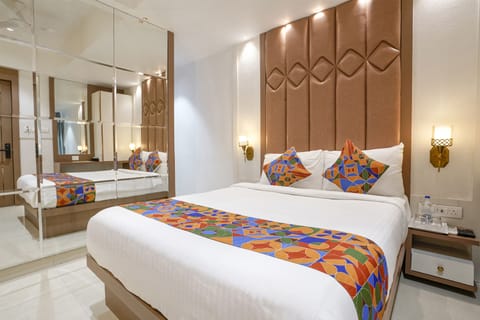 Deluxe Room | Egyptian cotton sheets, premium bedding, in-room safe, soundproofing