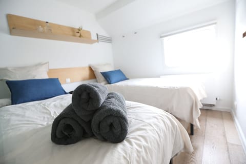 Blackout drapes, free WiFi, bed sheets