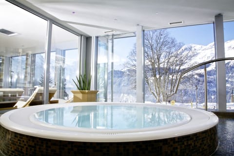 Indoor spa tub