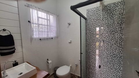 Deluxe Quadruple Room, Balcony | Bathroom