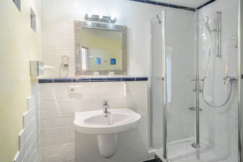 Single Room | Bathroom | Towels