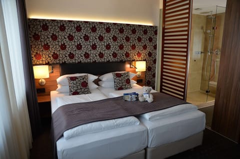 Junior Suite, 1 King Bed | Premium bedding, in-room safe, desk, laptop workspace