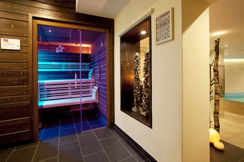 Couples treatment rooms, sauna, body treatments, hot stone massages