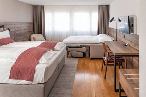 Superior Twin Room | Minibar, in-room safe, desk, iron/ironing board