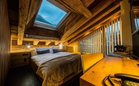 Panorama Cosy Room (Matterhorn View) | Premium bedding, free minibar items, in-room safe