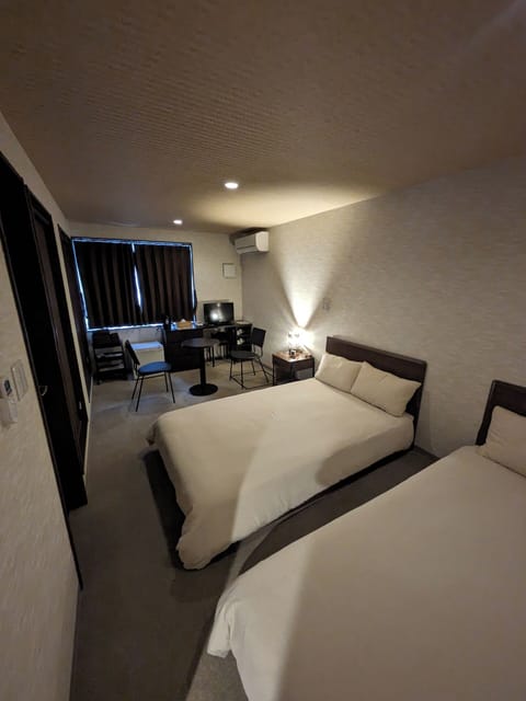 Twin Room, Non Smoking, Private Bathroom | Desk, free WiFi