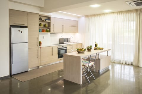 Apartment, Ground Floor | Private kitchen | Fridge, microwave, stovetop, dishwasher