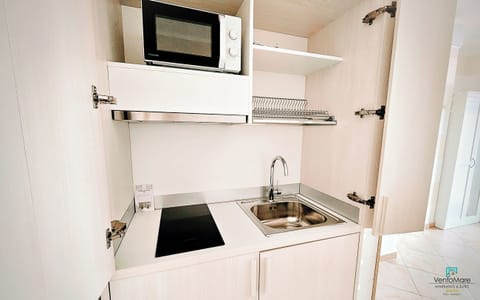 Deluxe Studio, Kitchenette, City View | Private kitchen | Fridge, microwave, stovetop, espresso maker