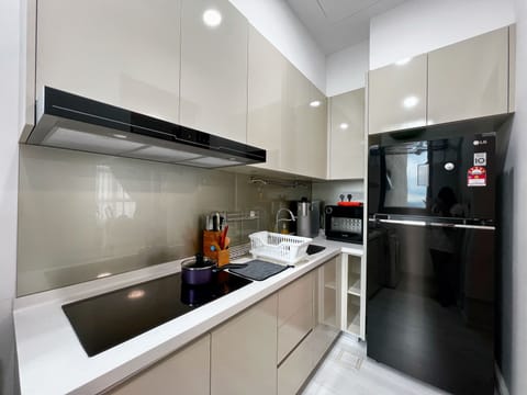 Premium Apartment, 3 Bedrooms | Private kitchen | Fridge, stovetop, cookware/dishes/utensils, freezer