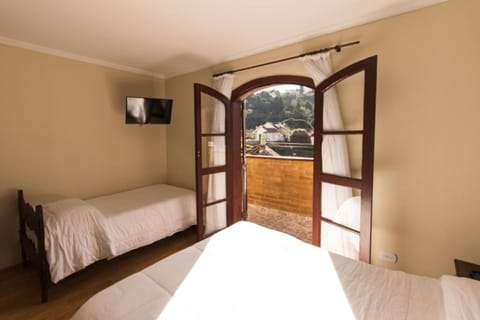 Standard Room, City View | Minibar, free WiFi