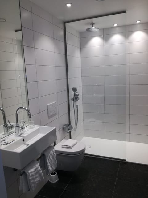 Design Double Room | Bathroom | Free toiletries, hair dryer, towels