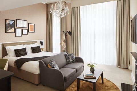 Signature Suite | Premium bedding, free minibar, in-room safe, desk