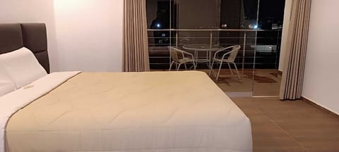 Deluxe Double Room, Mountain View | Desk, laptop workspace, free WiFi