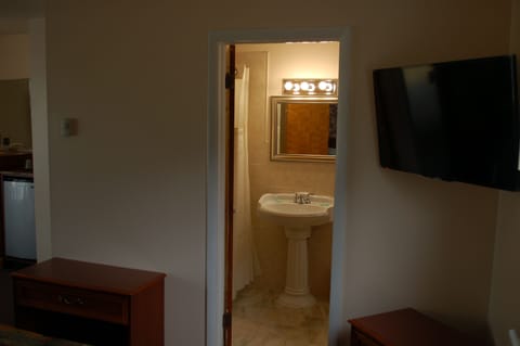 Superior Room, 2 Queen Beds, Non Smoking, Mountain View | Bathroom | Free toiletries, hair dryer, towels