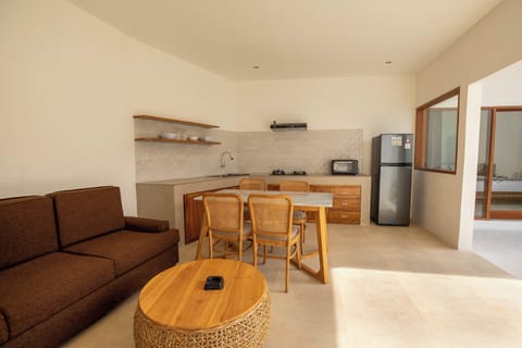 Deluxe Villa | Private kitchen | Full-size fridge, dishwasher