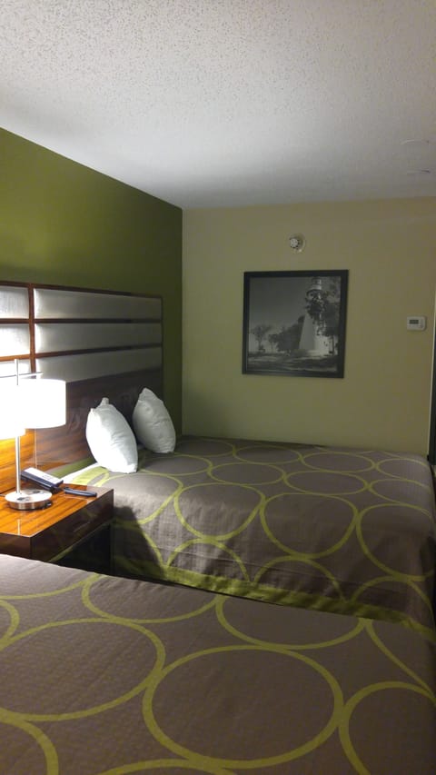 Room, 1 Queen Bed, Accessible, Non Smoking (Mobility) | In-room safe, desk, free cribs/infant beds, rollaway beds