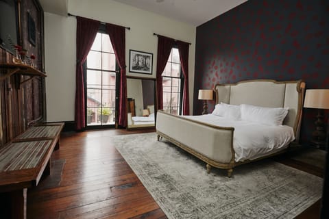 Royal Suite  | Premium bedding, in-room safe, iron/ironing board, free WiFi