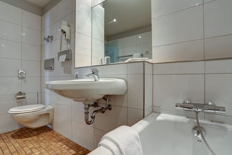 Superior Double Room (Family) | Bathroom | Hair dryer, towels